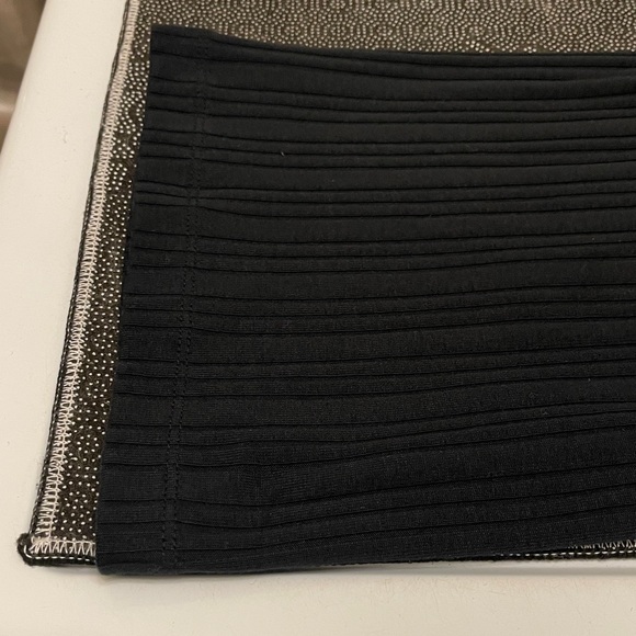 NWT..Nike Black Ribbed Long-Sleeve Crew with White Swoosh - Picture 6 of 7